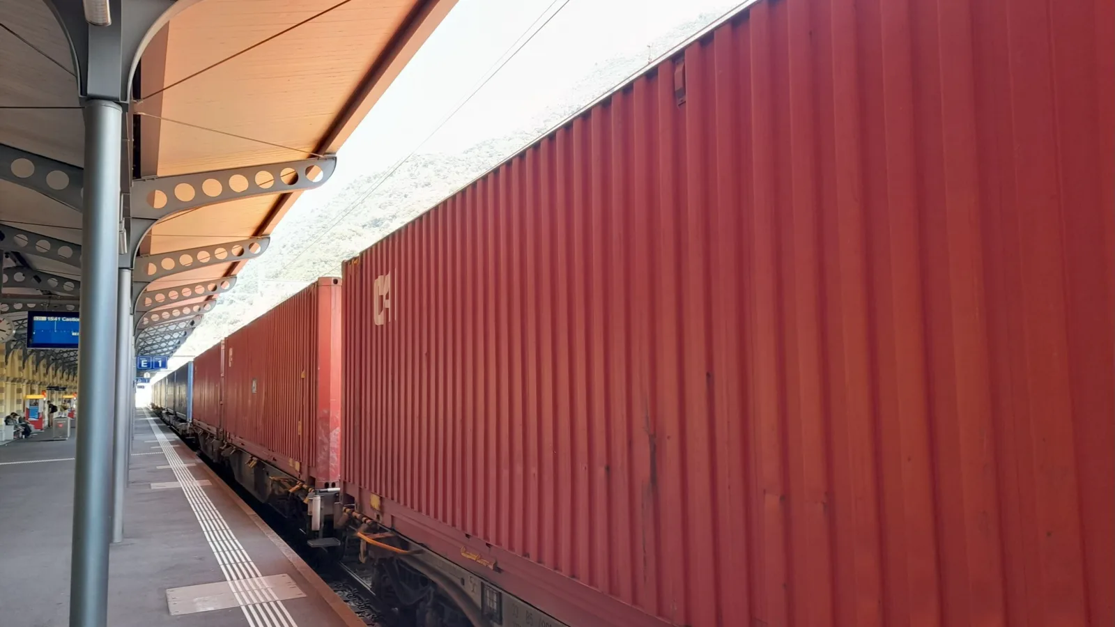 Treno merci stazione di Bellinzona