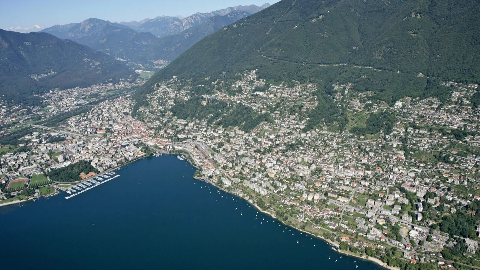 Foto aerea Locarno e dintorni