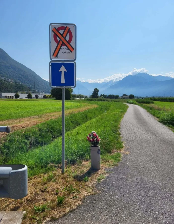 Via Stradonino_Accesso a Via Campagna, segnaletica barrata