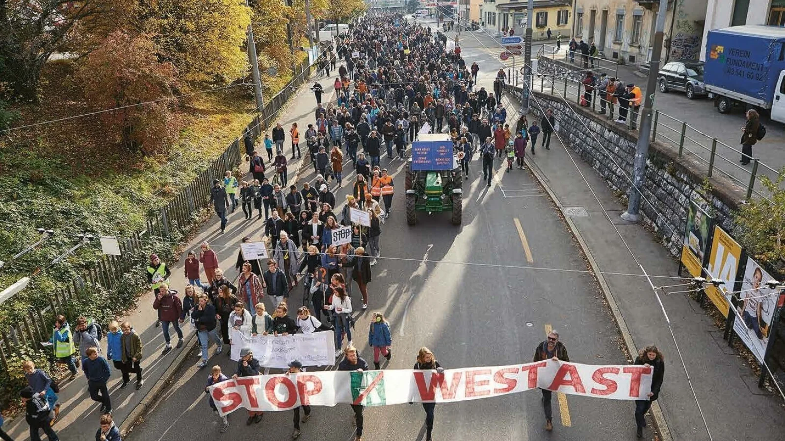 Manifestazione sul ramo ovest dell'autostrada di Biel