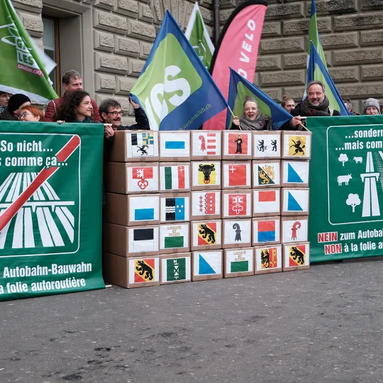 Presentazione delle firme per il referendum NO all'ampliamento smisurato delle autostrade