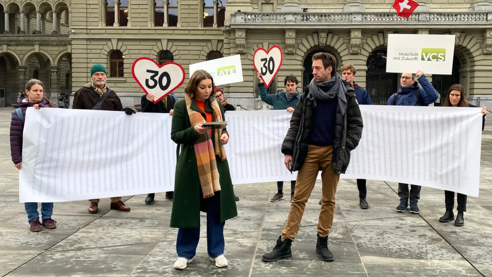 Presentazione della lettera di protesta Tempo 30 davanti al Palazzo federale