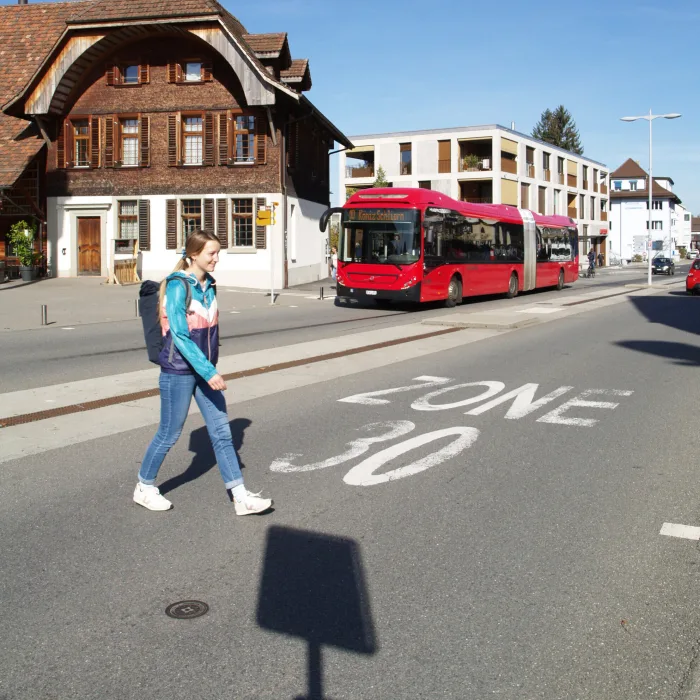 Zona a 30 km/h Sicurezza stradale Qualità della vita Trasporto pubblico