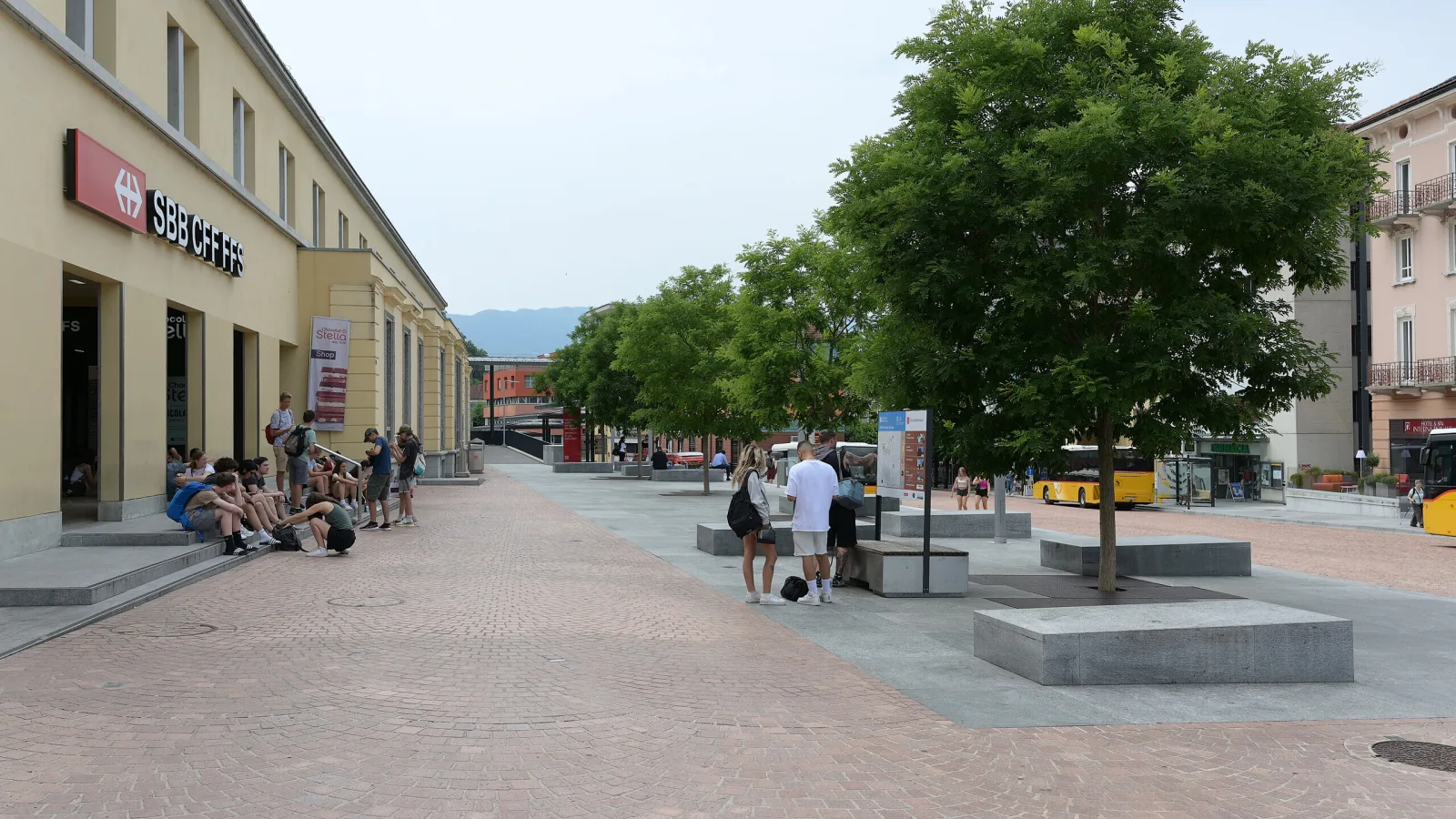 Piazza della stazione ferroviaria di Bellinzona Premio Flux