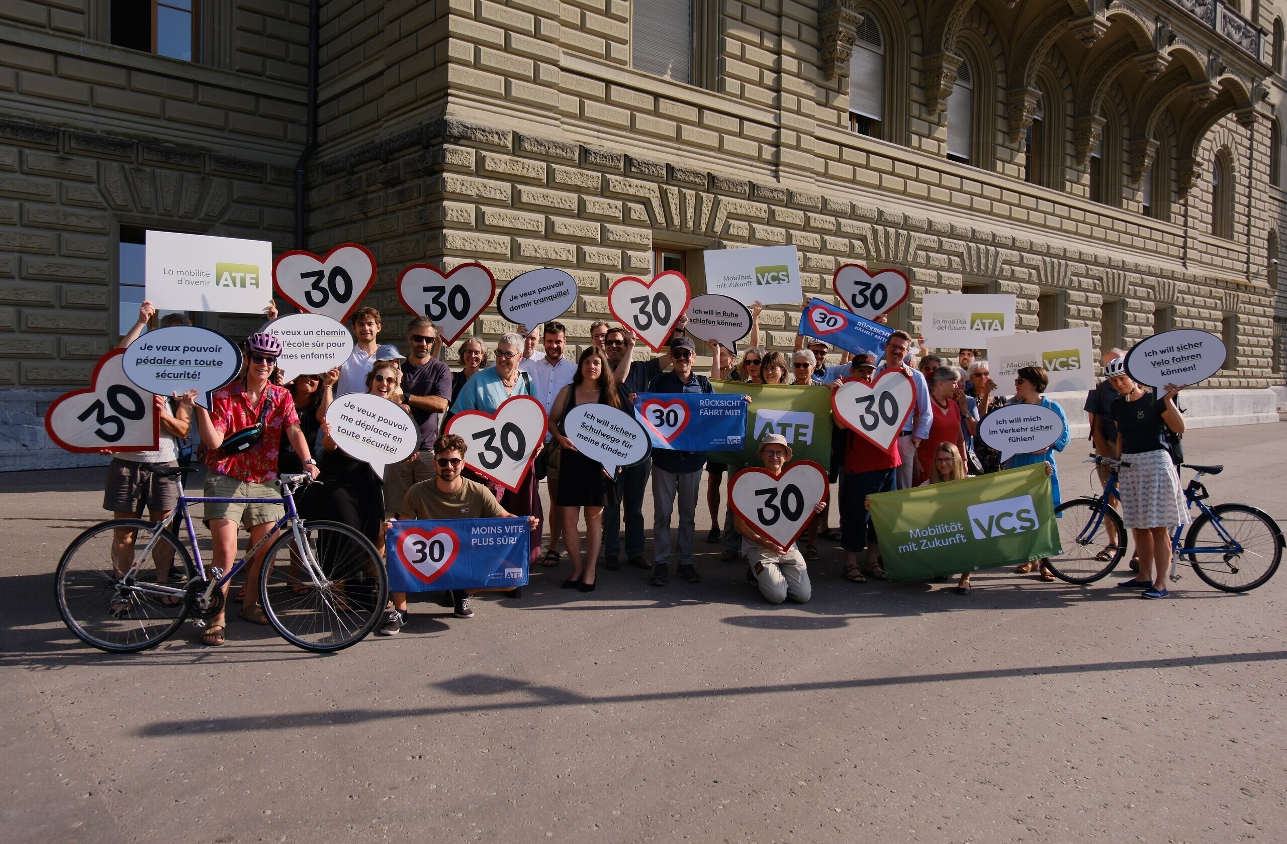 Übergabe Petition «Tempo 30» - de-fr