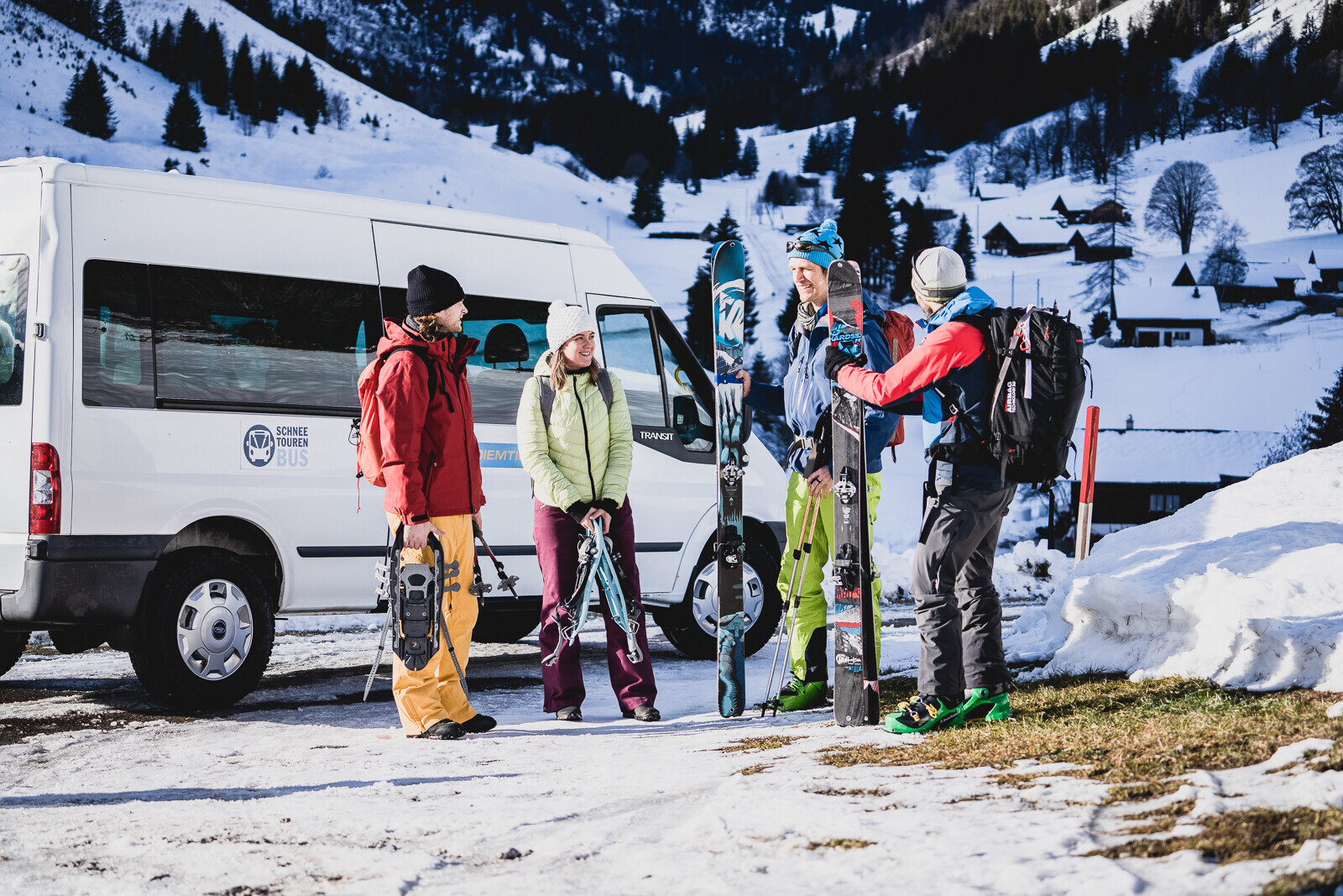Trasporto pubblico Trasporto per il tempo libero Autobus per escursioni sulla neve