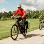 Motociclista di biciclette elettriche La natura