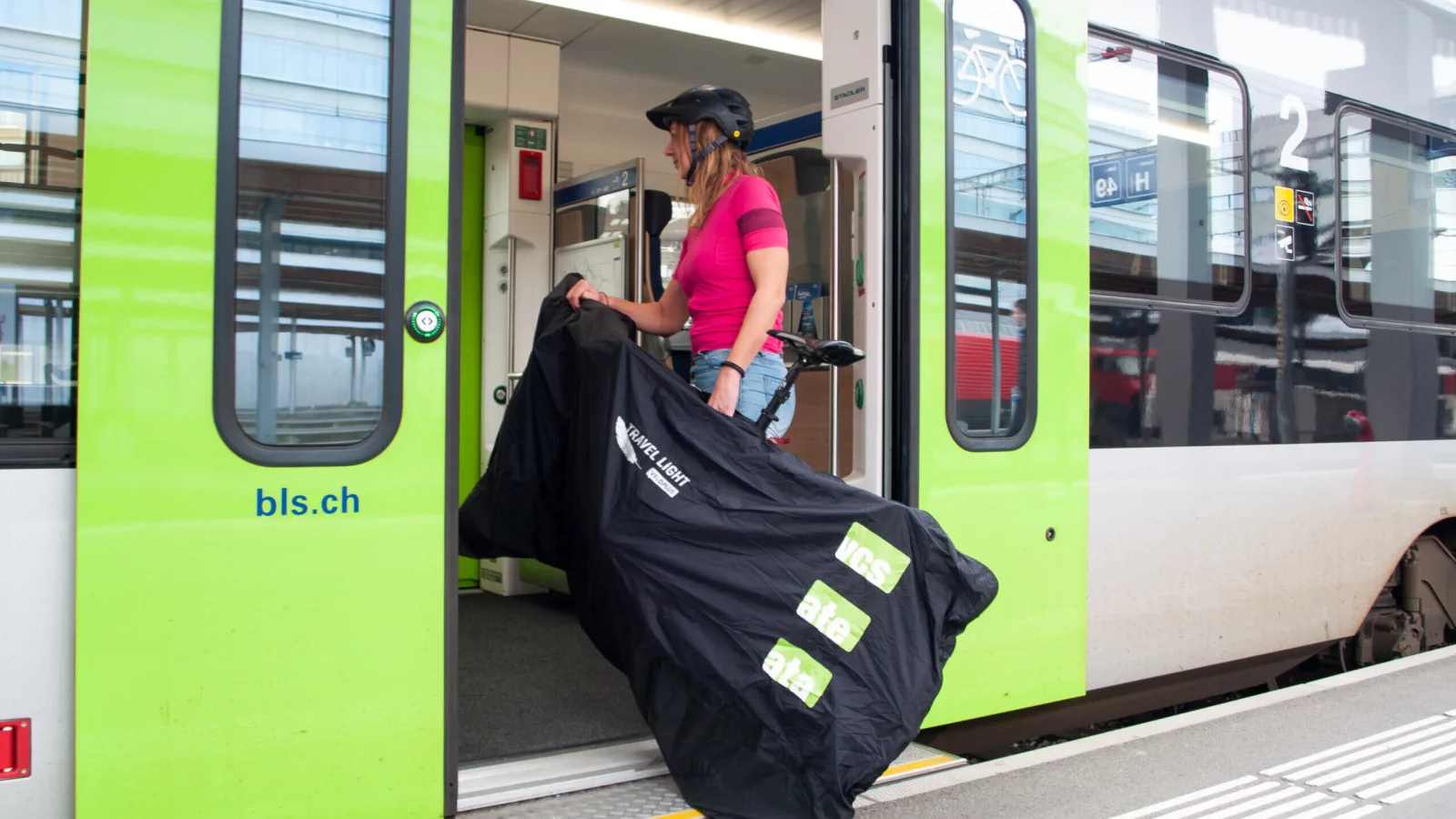 Treno Donna Trasporto in bicicletta
