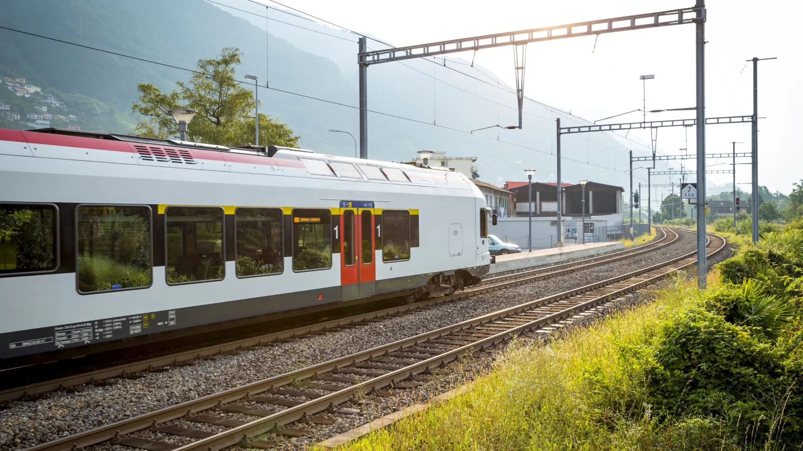 Il treno La Svizzera Trasporto pubblico