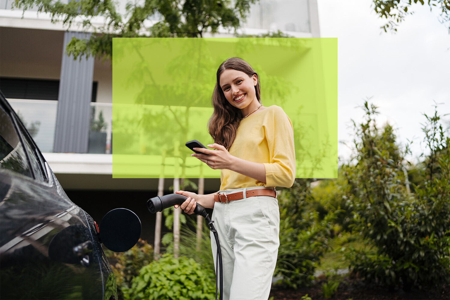 Donna Auto elettrica plugin Ricarica Assicurazione auto